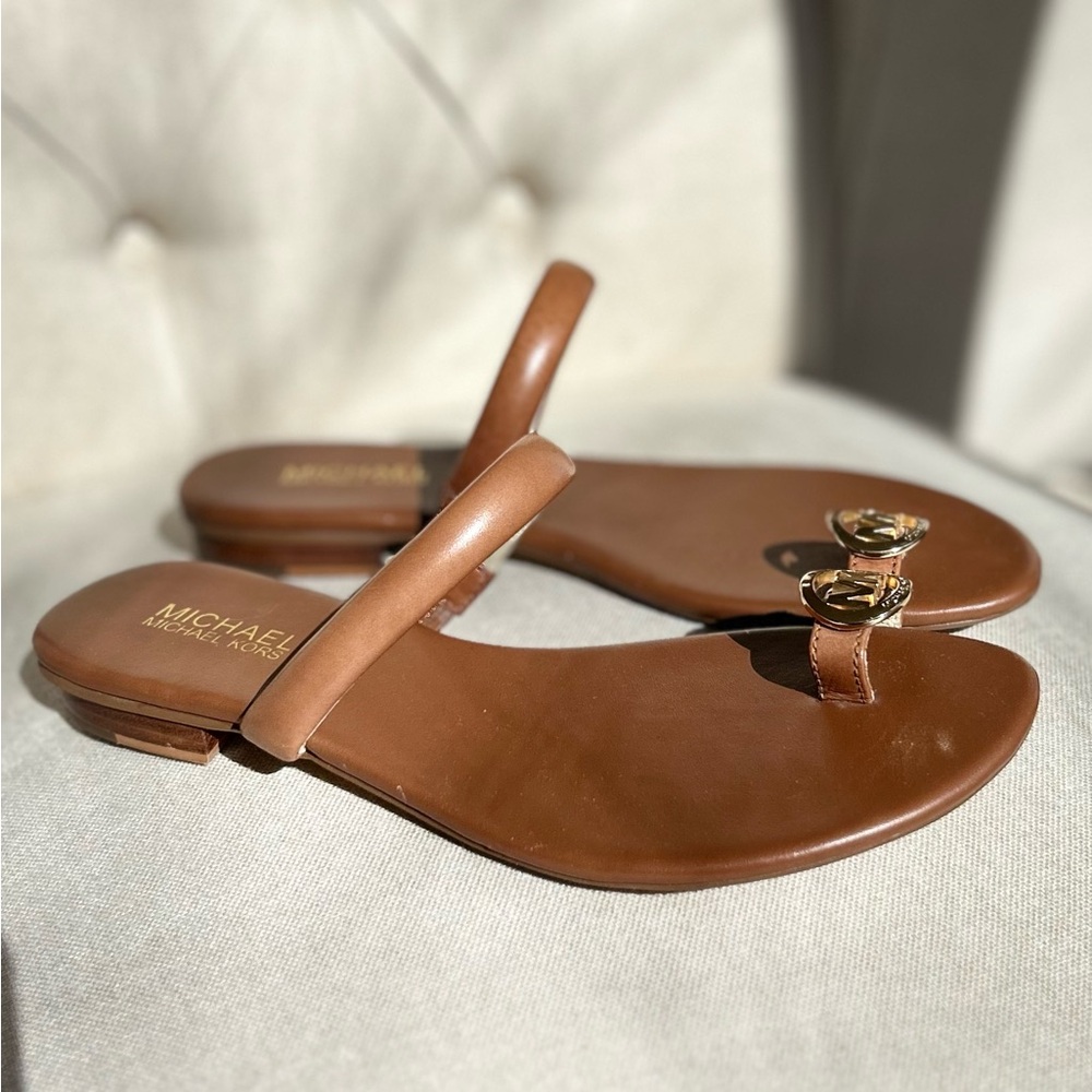 Michael Kors Women's Brown Leather Toe Thong Summer Sandals Shoes 7½ M AQ14L - Picture 2 of 12